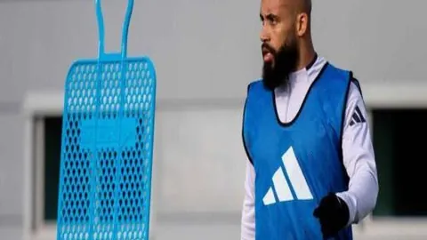 武汉卓尔与河南建业中超保级战第16轮握手言和，王上源任意球刷新世界纪录