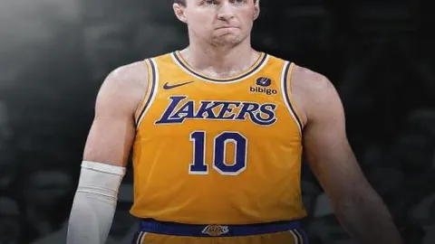 2025年2月，维拉队三将首登英格兰首发舞台